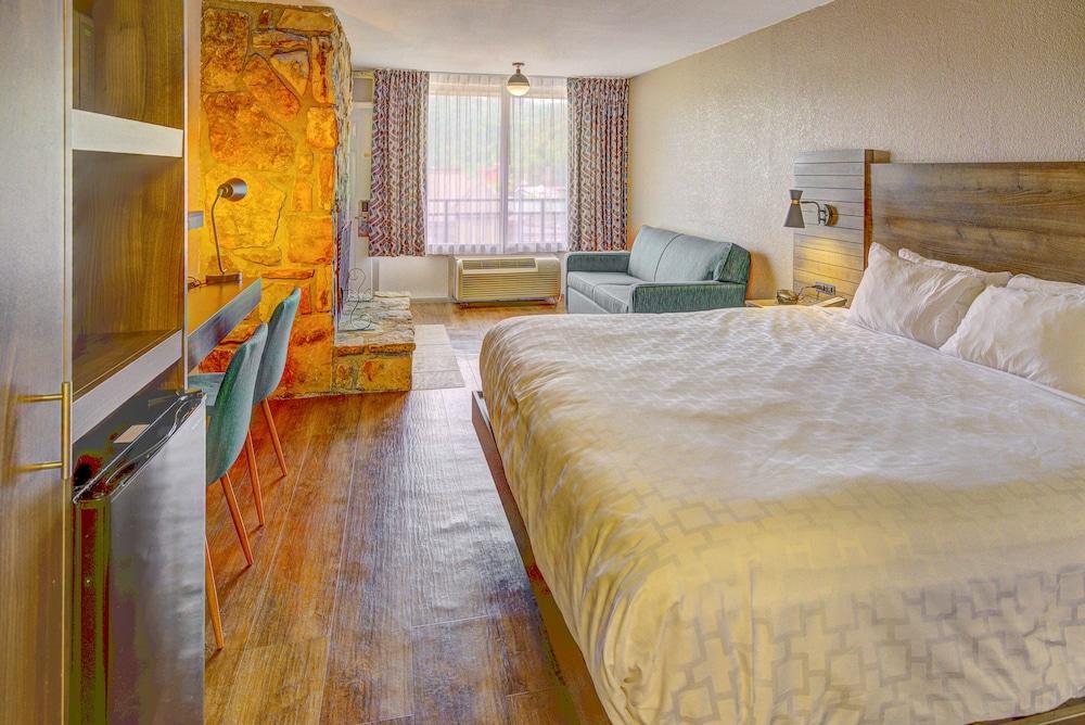 Отель Clarion Pointe Downtown Гатлинбург Экстерьер фото