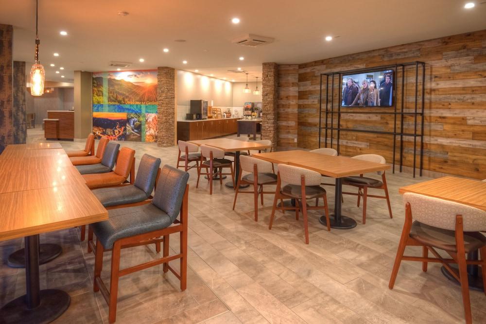 Отель Clarion Pointe Downtown Гатлинбург Экстерьер фото